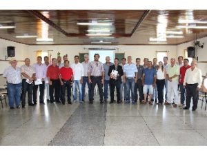 Estiveram presentes vereadores, prefeitos e vices de cidades de todo microterritório.